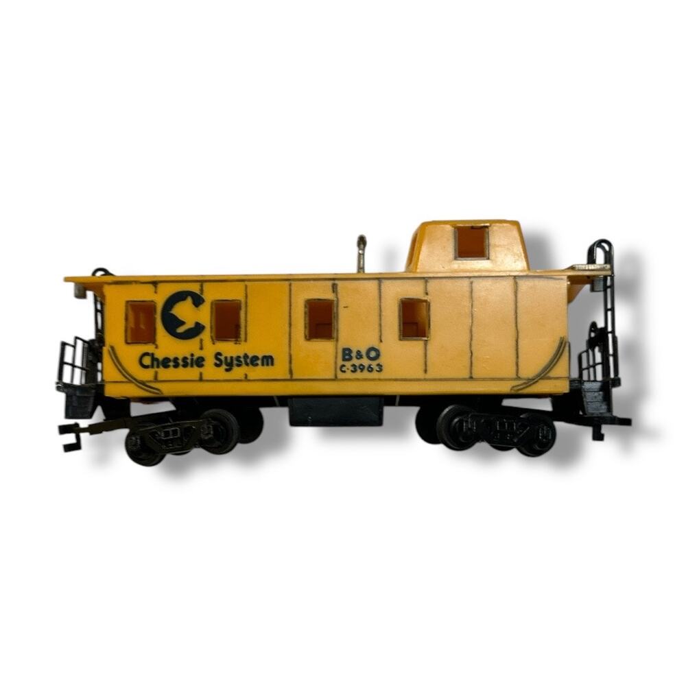 Bachmann HO Scale Yellow Chessie System B&O Model Train Caboose